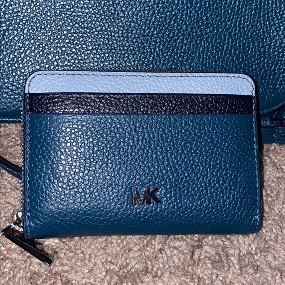 Michael Kors crossbody bag - Picture 3 of 8